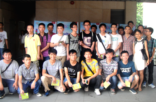 2013年10月12日粤嵌嵌入式Linux就业班学员参加TCL集团在华南理工大学五山校区举办的校园招聘会