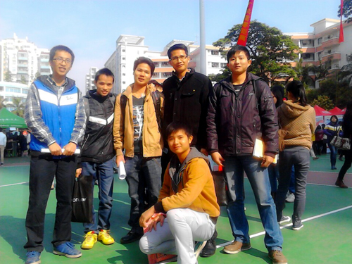 2013年12月20日粤嵌嵌入式Linux就业班学员参加在广东农工商学院举办的校园招聘会
