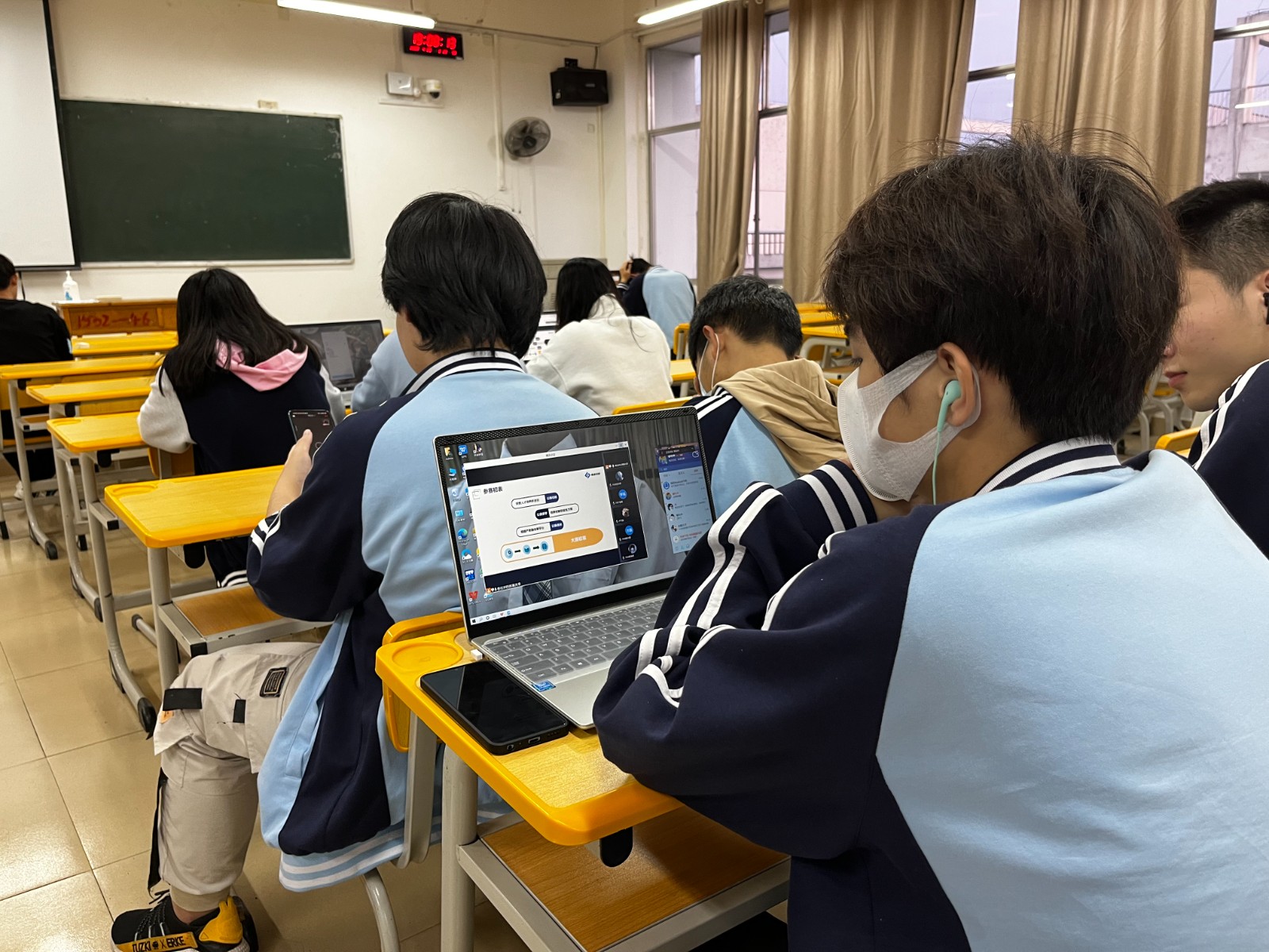 《粤嵌教育》粤嵌科技应邀赴桂林学院产业学院作“创新创业”讲座