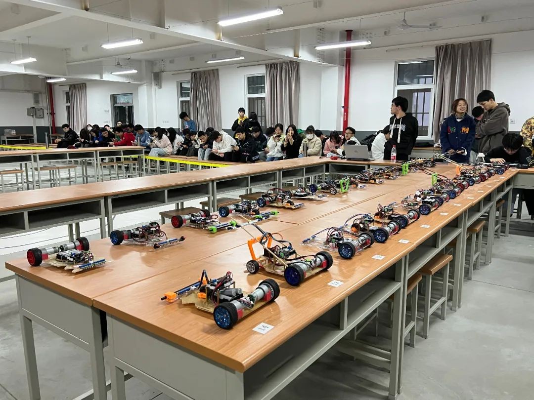 第五届“粤嵌杯” 智能汽车竞赛在华清学院顺利举办