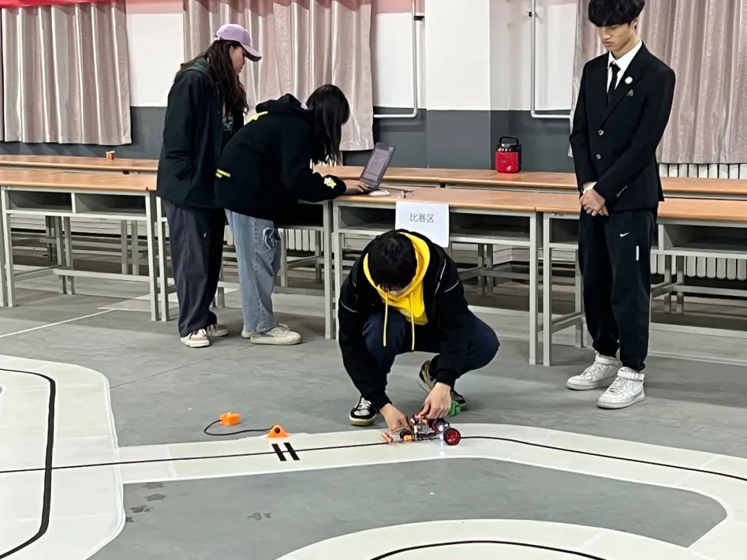 第五届“粤嵌杯” 智能汽车竞赛在华清学院顺利举办
